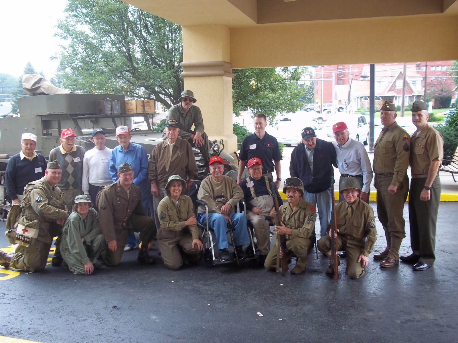 Veterans and reenactors - outside quality inn.JPG